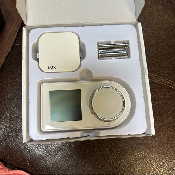 Lux Geo Smart Thermostat - White and Gray - Picture 4 of 4